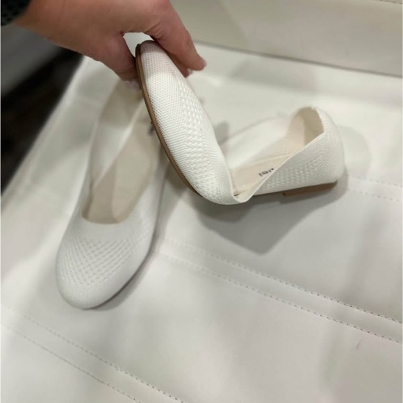 Elegant White Women's Flats with flexible souls - Picture 5 of 6